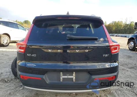 2020 Volvo Xc40 T5 Momentum z USA, uszkodzony, nr VIN YV4162UK2L2287602